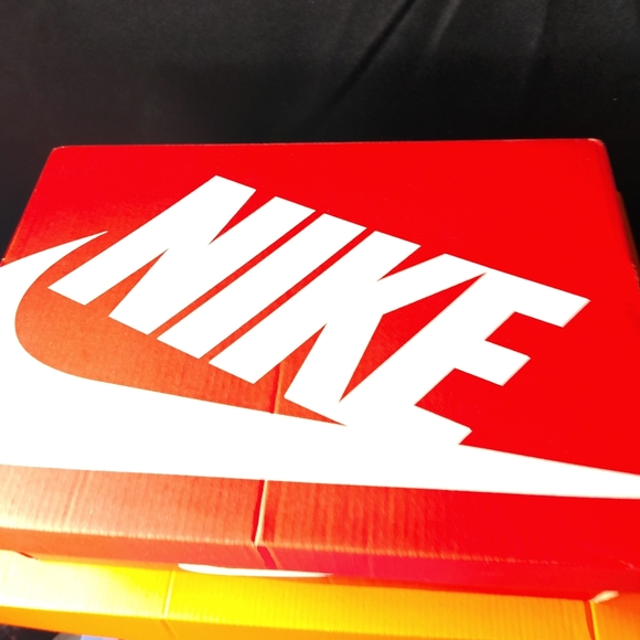 Nike Low Dunk Athletic Shoes with Box - Picture 7 of 7